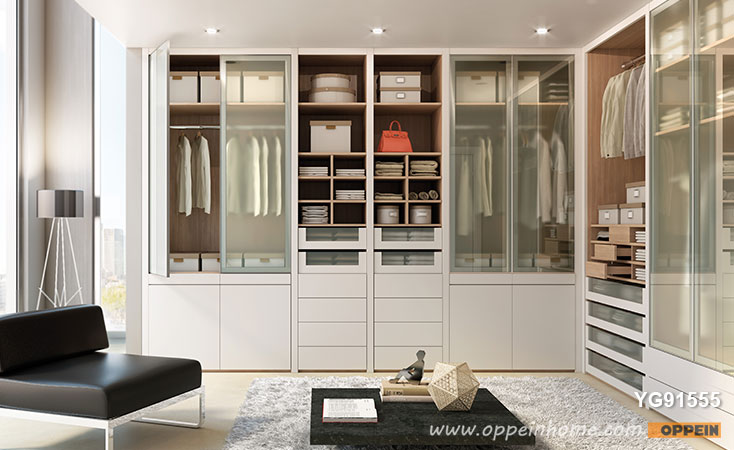 Modern Beige Lacquer Walk-in Wardrobe YG91555